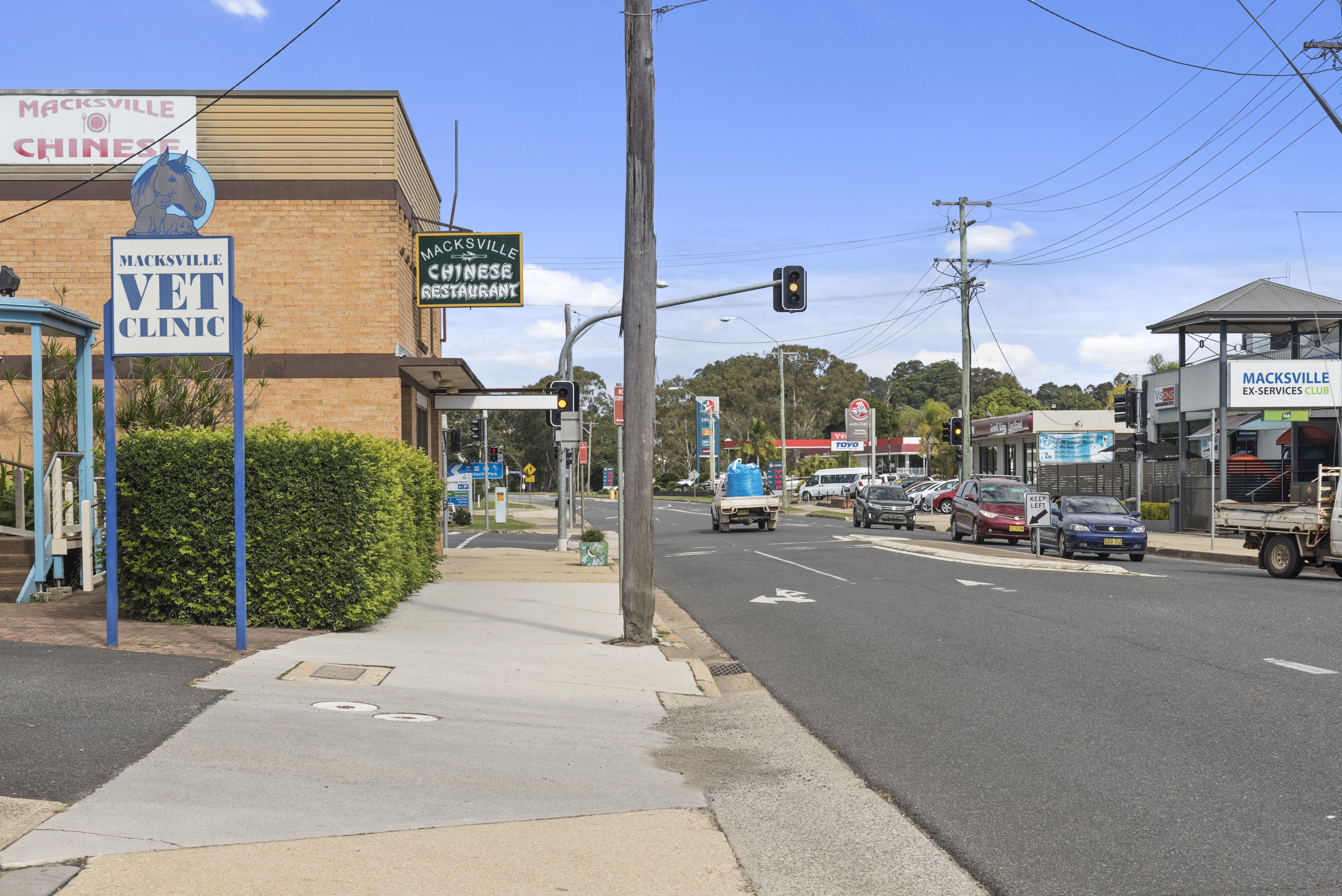 Iconic Restaurant Investment Est. 34 Years Renewed 10 Years Lease